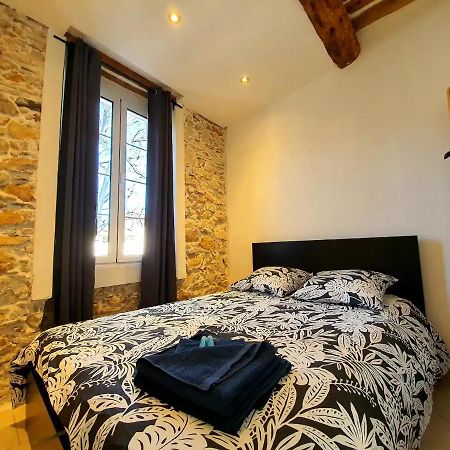 Freshly Tastefully Renovated Apartments In Heart Of Old Антіб Екстер'єр фото
