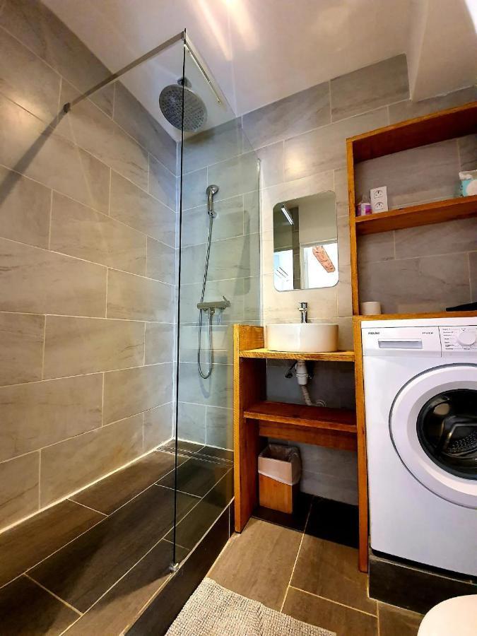 Freshly Tastefully Renovated Apartments In Heart Of Old Антіб Екстер'єр фото