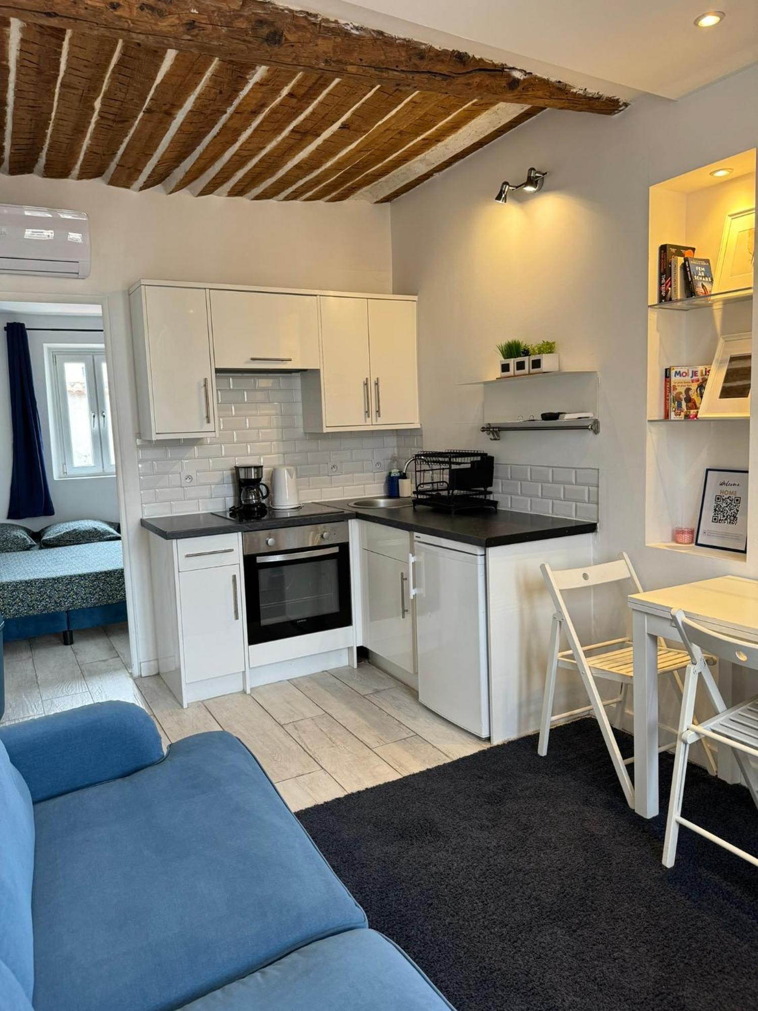Freshly Tastefully Renovated Apartments In Heart Of Old Антіб Екстер'єр фото